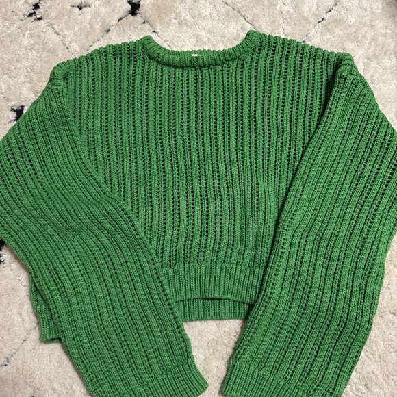 Levi’s Evergreen Knit Sweater - Picture 2 of 3